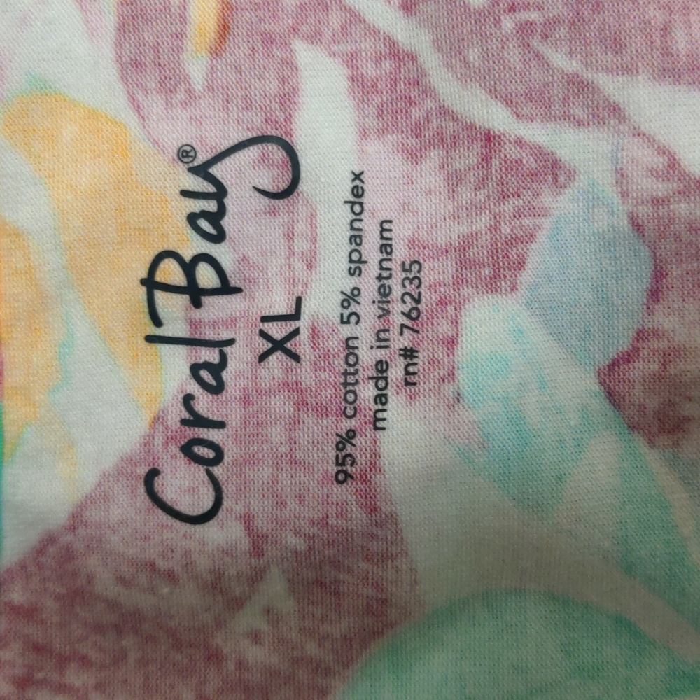 Coral Bay NWOT XL tropical tee, cotton/spandex, key hole detail, short sleeves - Picture 4 of 4